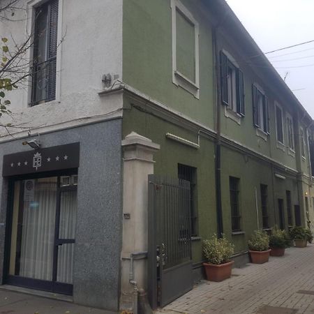 Bed Rho Stazione Acomodação com café da manhã Exterior foto